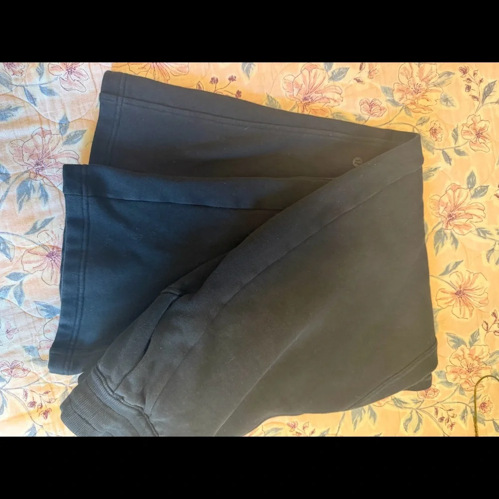 Black lululemon sweatpants